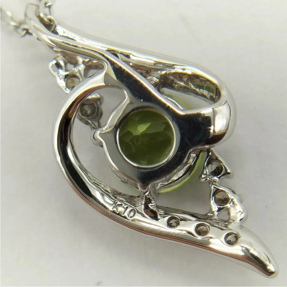 Stunning Peridot with Diamonds and white gold chain - Picture 9 of 12